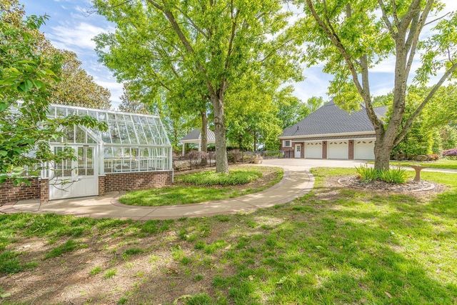 2081 Mossy Oak Cir, Clarksville, TN 37043