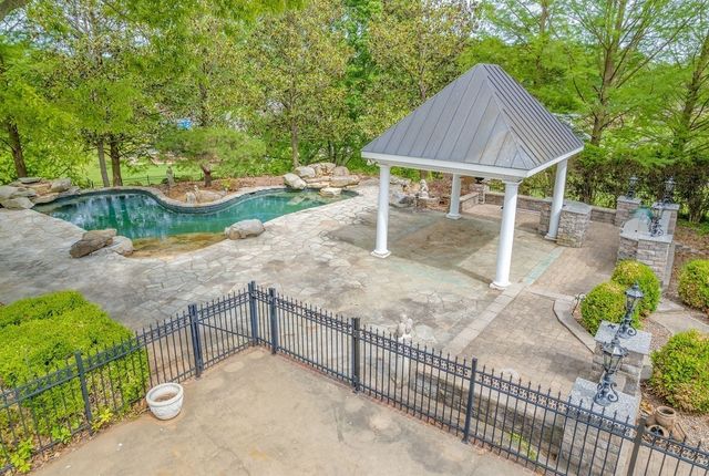 2081 Mossy Oak Cir, Clarksville, TN 37043