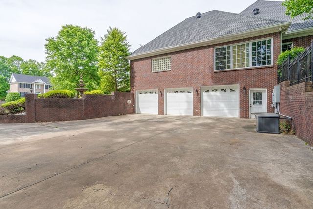 2081 Mossy Oak Cir, Clarksville, TN 37043