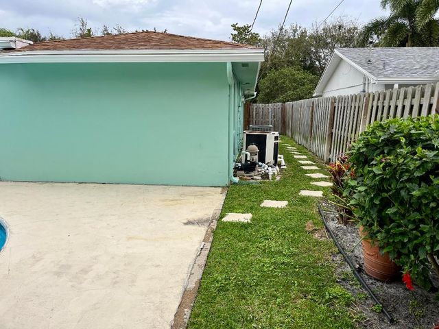 2631 SW 4th Street, Boynton Beach, FL 33435