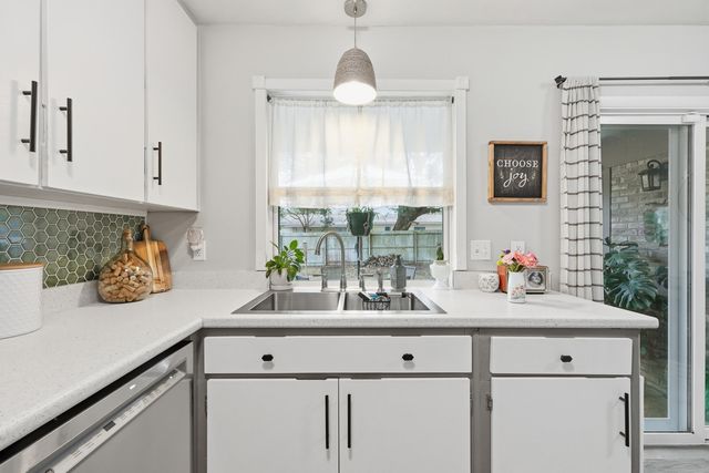 12 10th Street, Shalimar, FL 32579