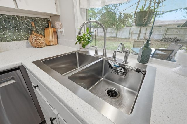 12 10th Street, Shalimar, FL 32579