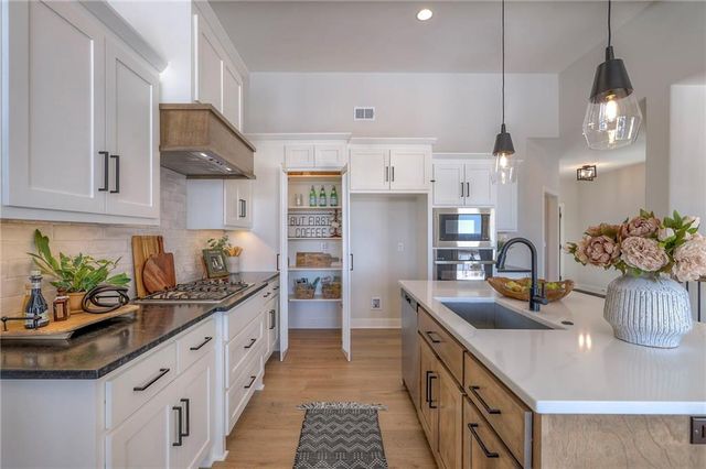 15309 W 173rd Terrace, Olathe, KS 66062