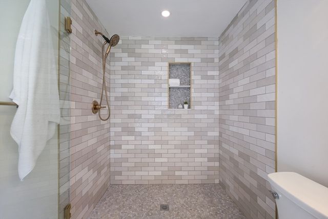76 Belmont Rd, Leominster, MA 01453