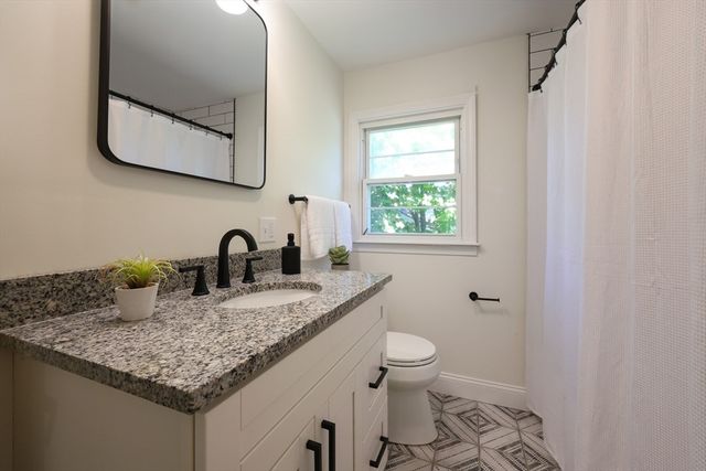 76 Belmont Rd, Leominster, MA 01453