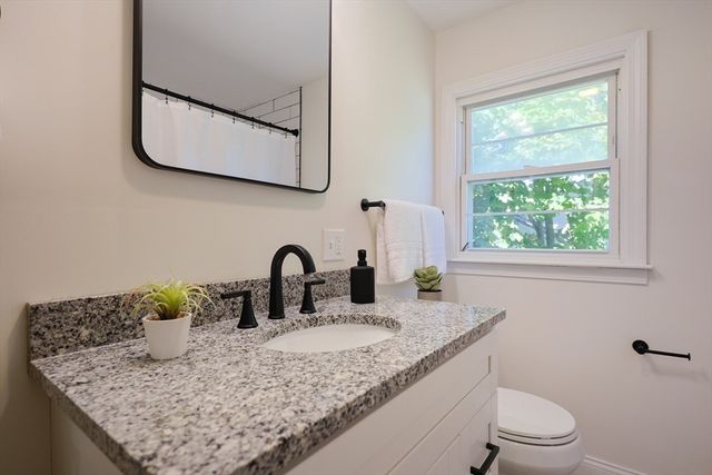 76 Belmont Rd, Leominster, MA 01453