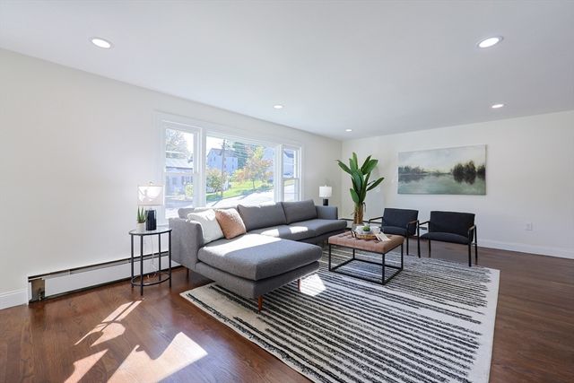 76 Belmont Rd, Leominster, MA 01453