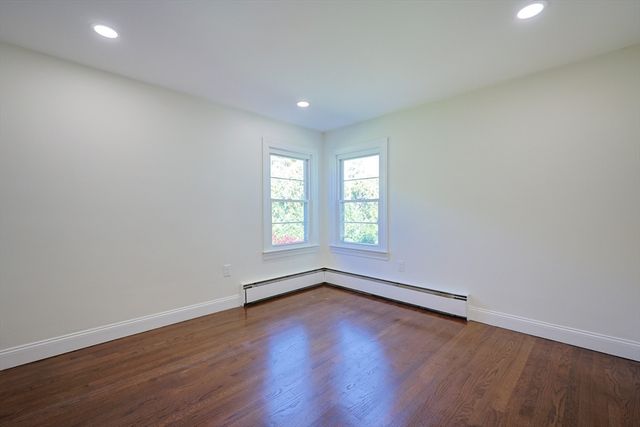 76 Belmont Rd, Leominster, MA 01453