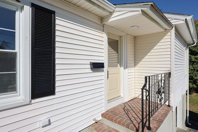 76 Belmont Rd, Leominster, MA 01453