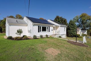 76 Belmont Rd, Leominster, MA 01453