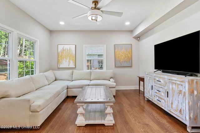 4408 Deer Creek Drive, Jackson, MS 39211