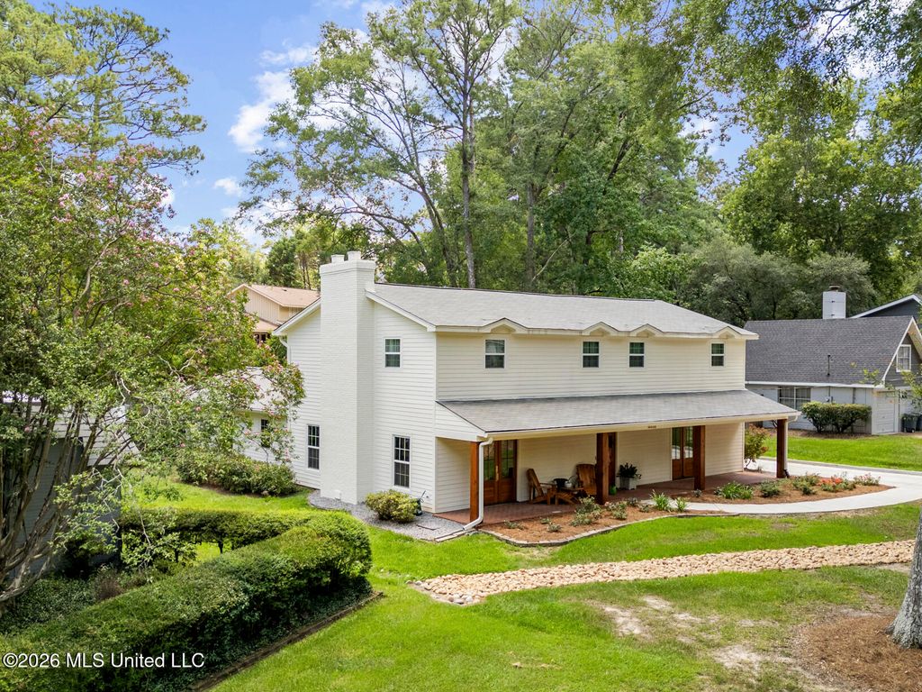 4408 Deer Creek Drive, Jackson, MS 39211