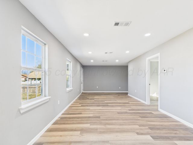 1100 E Kingsmill Avenue, Pampa, TX 79065