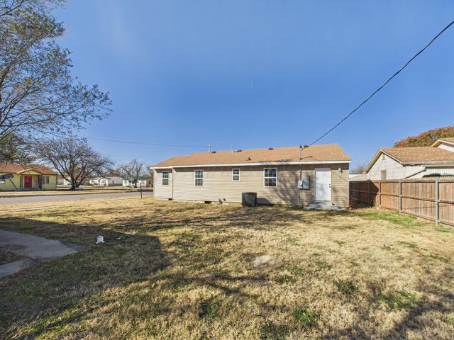 1100 E Kingsmill Avenue, Pampa, TX 79065