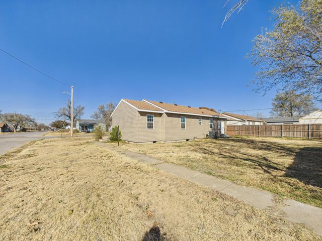 1100 E Kingsmill Avenue, Pampa, TX 79065