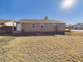 1100 E Kingsmill Avenue, Pampa, TX 79065