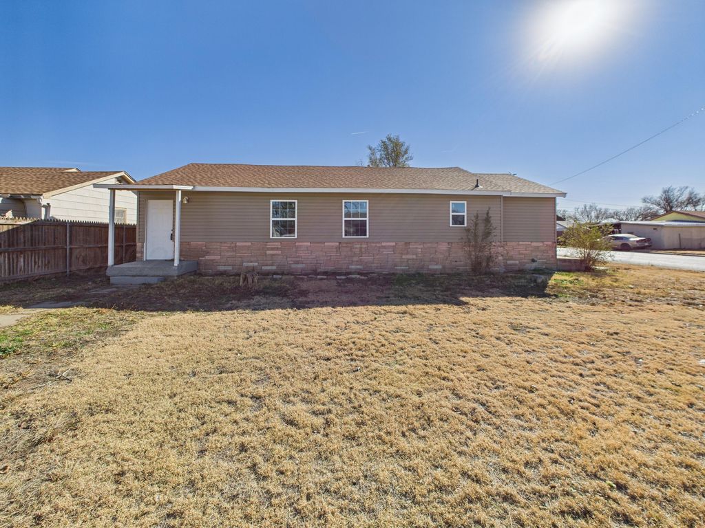 1100 E Kingsmill Avenue, Pampa, TX 79065