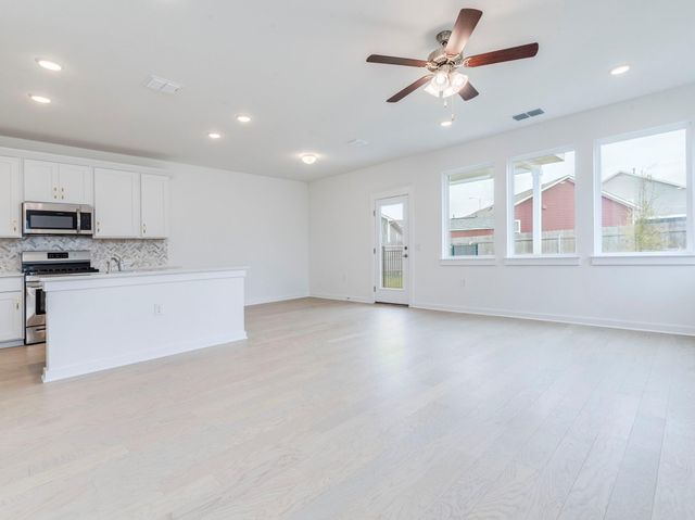 7209 Grenadine Bloom BND B, Del Valle, TX 78617