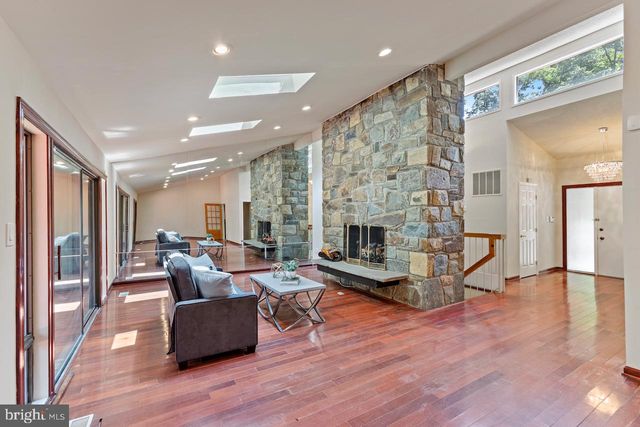1404 WOLFTRAP RUN RD, Vienna, VA 22182