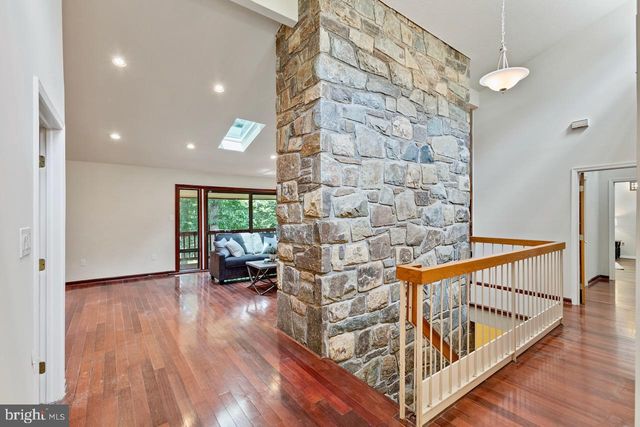 1404 WOLFTRAP RUN RD, Vienna, VA 22182