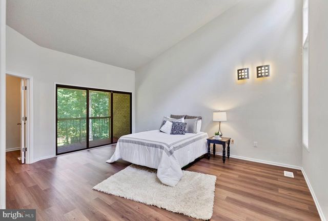 1404 WOLFTRAP RUN RD, Vienna, VA 22182