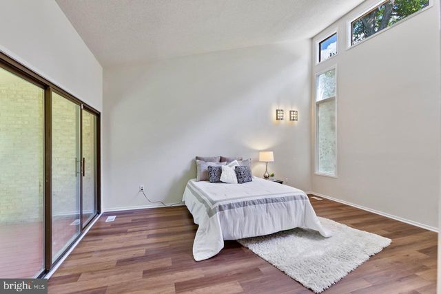 1404 WOLFTRAP RUN RD, Vienna, VA 22182