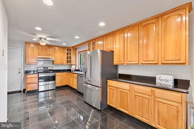 1404 WOLFTRAP RUN RD, Vienna, VA 22182