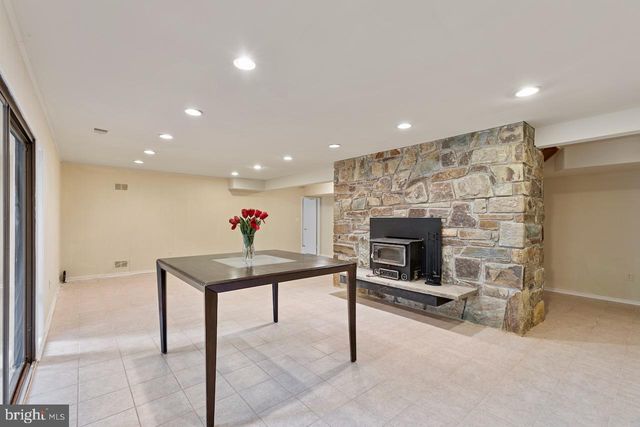 1404 WOLFTRAP RUN RD, Vienna, VA 22182