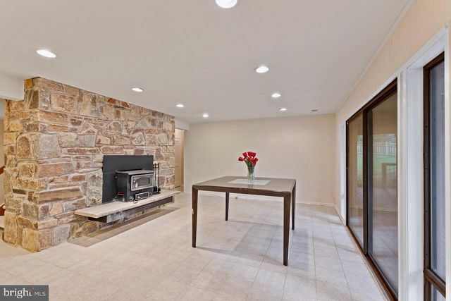 1404 WOLFTRAP RUN RD, Vienna, VA 22182