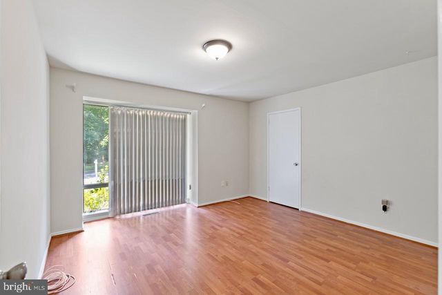 1404 WOLFTRAP RUN RD, Vienna, VA 22182