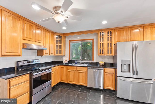 1404 WOLFTRAP RUN RD, Vienna, VA 22182
