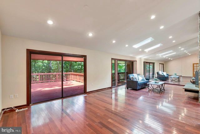 1404 WOLFTRAP RUN RD, Vienna, VA 22182
