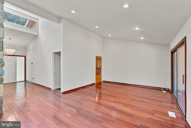 1404 WOLFTRAP RUN RD, Vienna, VA 22182