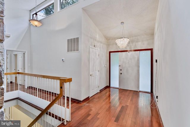 1404 WOLFTRAP RUN RD, Vienna, VA 22182
