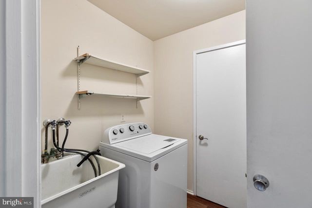 1404 WOLFTRAP RUN RD, Vienna, VA 22182