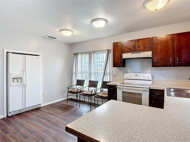 571 HUNTER CIRCLE, Kissimmee, FL 34758