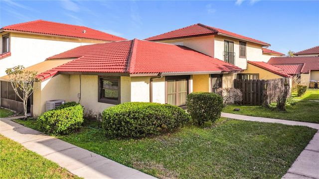 571 HUNTER CIRCLE, Kissimmee, FL 34758