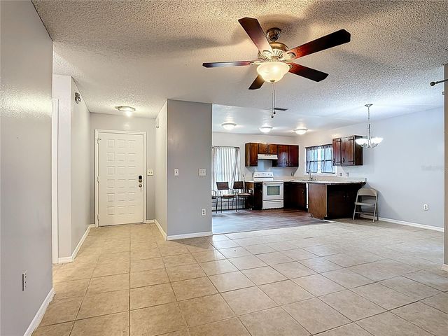 571 HUNTER CIRCLE, Kissimmee, FL 34758