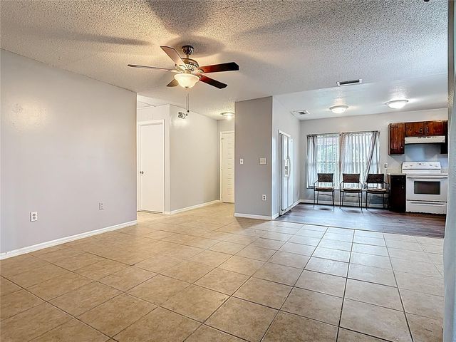 571 HUNTER CIRCLE, Kissimmee, FL 34758