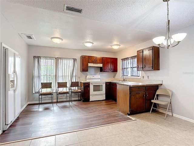 571 HUNTER CIRCLE, Kissimmee, FL 34758