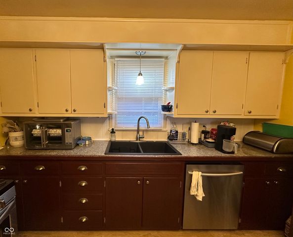 7 Chester Drive, Beech Grove, IN 46107