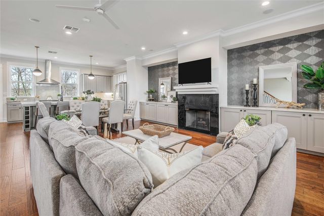 206 Tarrow, College Station, TX 77840