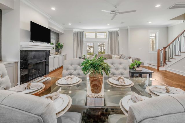 206 Tarrow, College Station, TX 77840