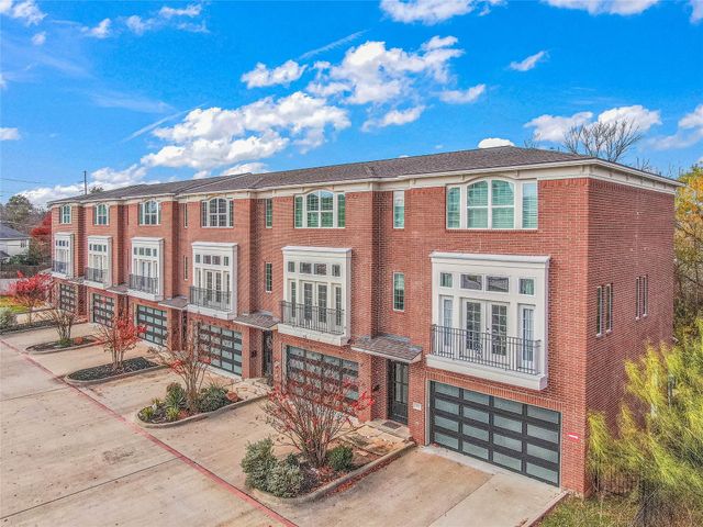 206 Tarrow, College Station, TX 77840