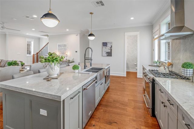 206 Tarrow, College Station, TX 77840