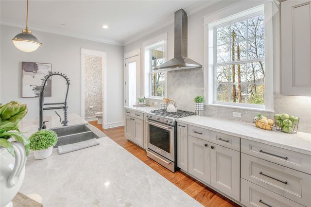 206 Tarrow, College Station, TX 77840