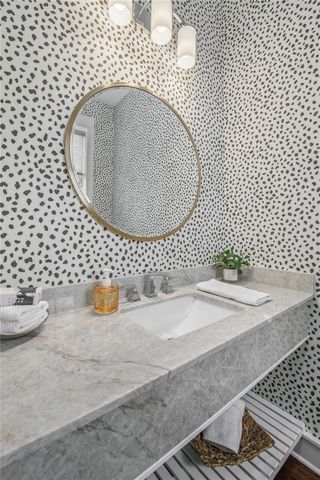 206 Tarrow, College Station, TX 77840