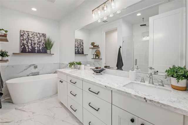 206 Tarrow, College Station, TX 77840