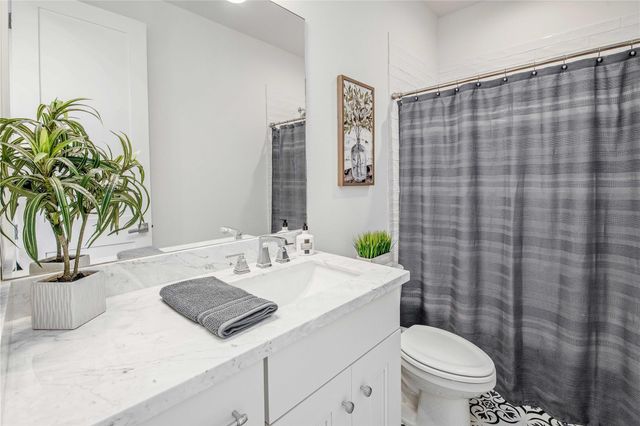 206 Tarrow, College Station, TX 77840