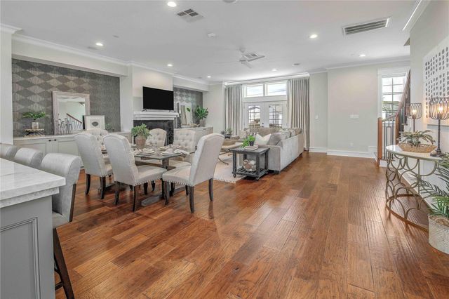 206 Tarrow, College Station, TX 77840